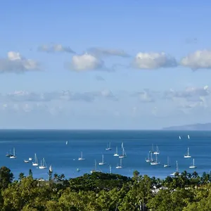 Bella Vista Pets Welcome Call Prior To Apartment Airlie Beach